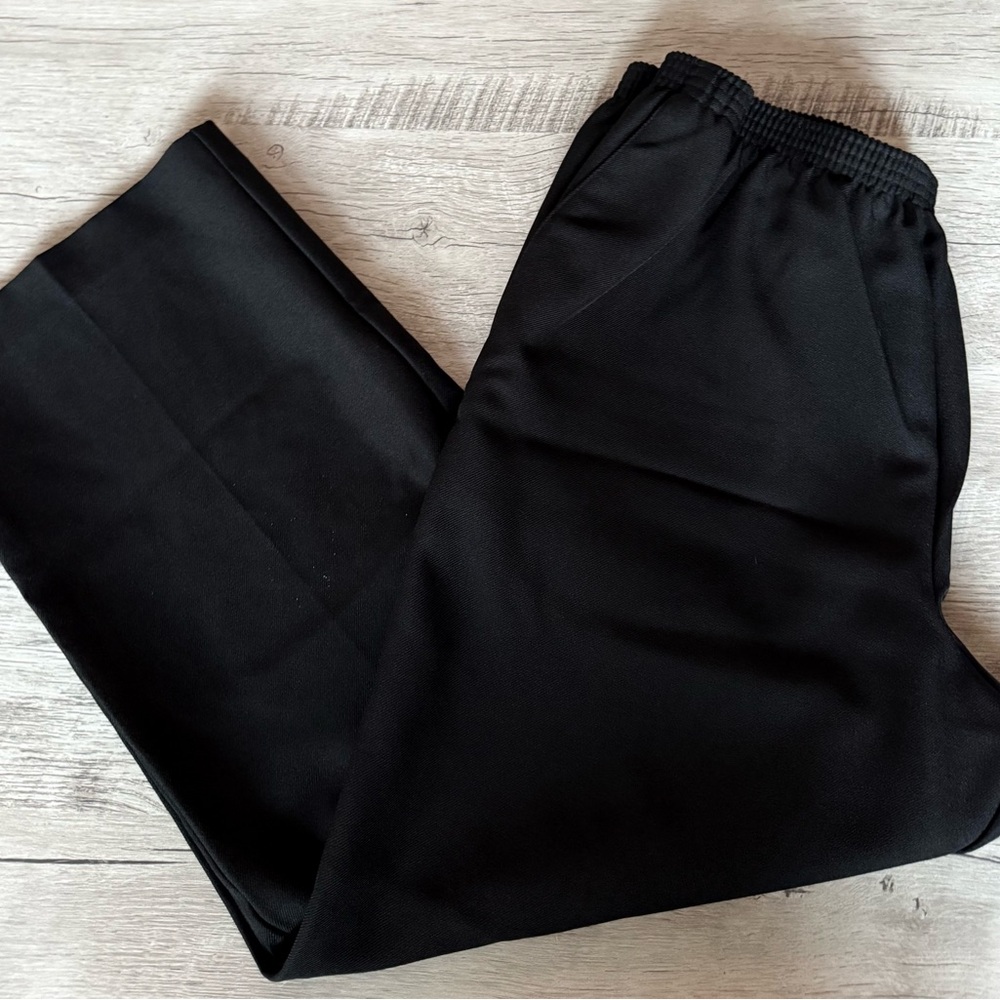 Alfred Dunner Size 18 Petite Ladies Pull On Pants Elastic Waist Cropped Black